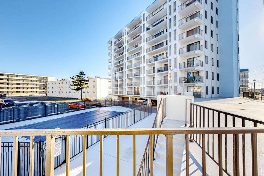 Recently updated condo with pool, private balcony, & washer/dryer