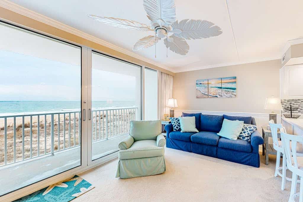 Oceanfront, 2nd-floor condo with gorgeous view, balcony, pool & great location