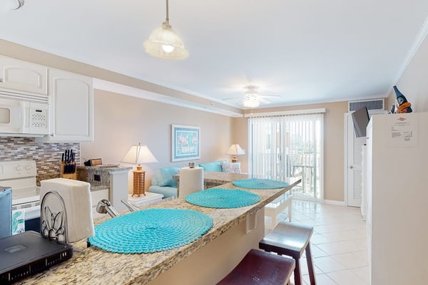 4th-floor studio with partial bay views, heated pool, gym, sauna, balcony, & AC