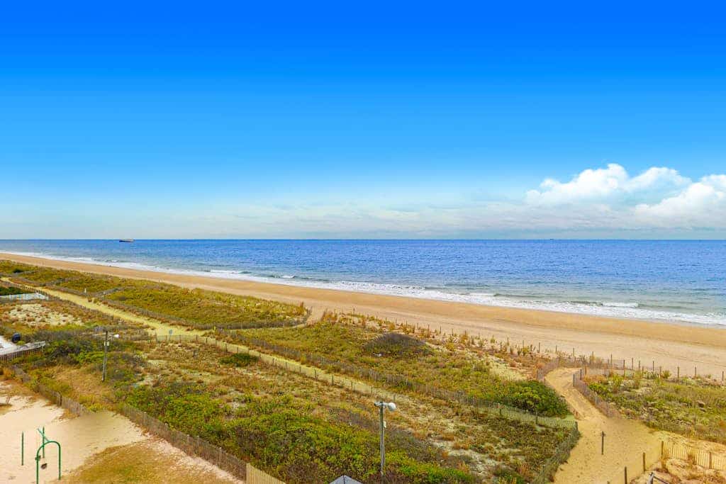 Oceanfront condo with balcony overlooking the beach, pools, tennis & gym