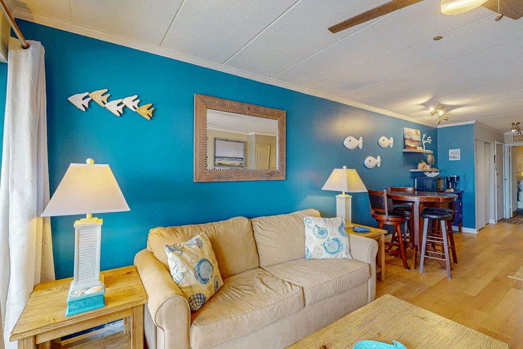 Charming 1st floor - beach front condo, w/balcony, full kitchen, AC, & WD