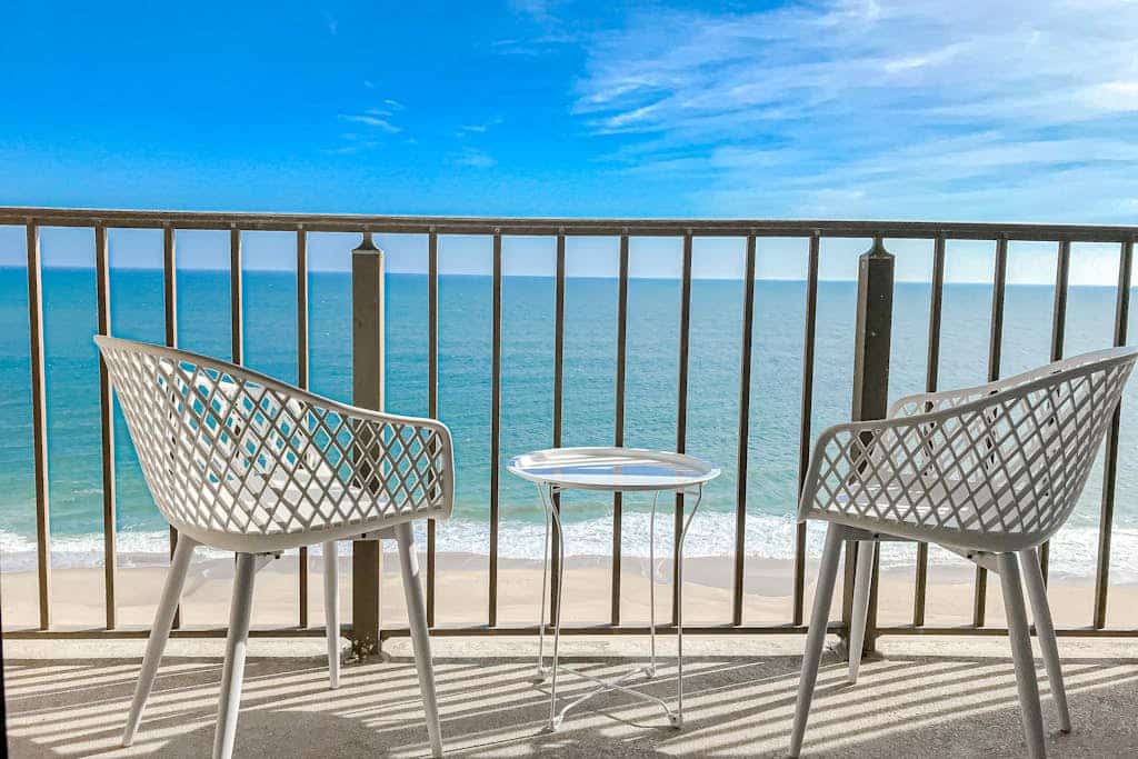 Oceanfront, 12th-floor condo with gorgeous view & fast WiFi