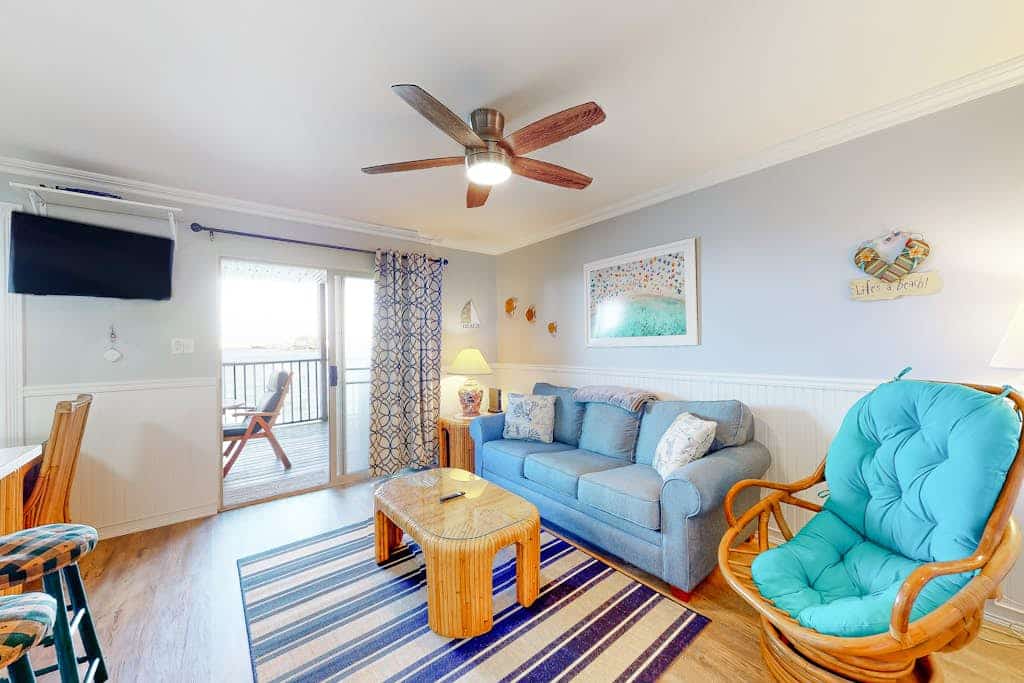 Bay-view condo with pool, covered deck, & fishing/crabbing dock - walk to beach