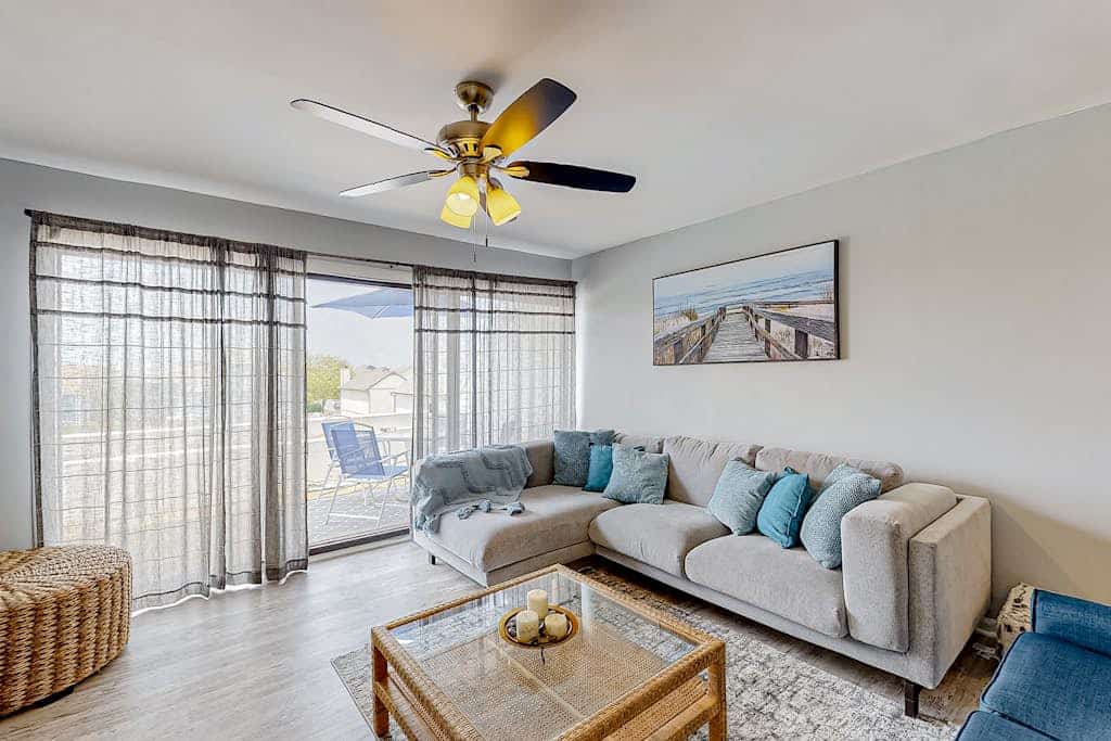 Bayside condo with balcony, sunset view, pool & tennis - steps to Jolly Roger