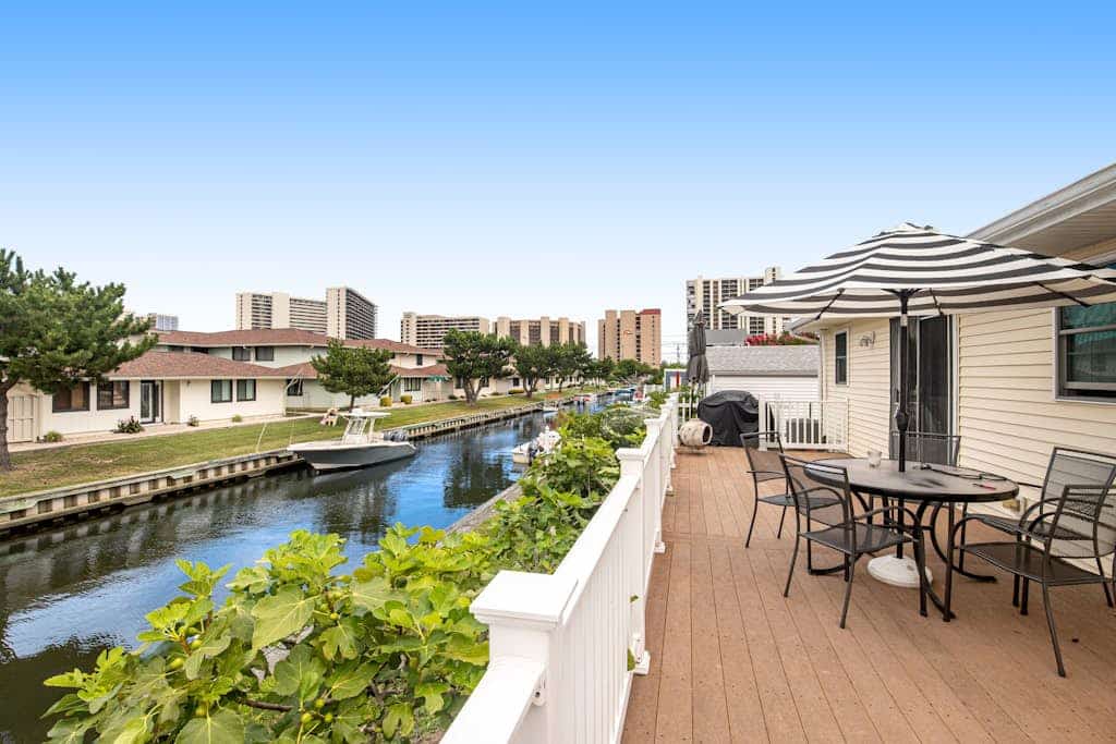 Beautiful home with ocean view, central AC, & washer/dryer