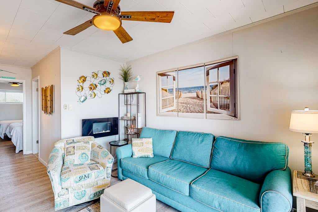 Renovated bayfront condo with water-view balcony & fast WiFi - walk to beach