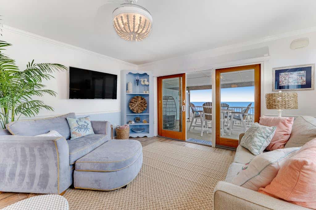 Oceanfront condo with large balcony, beach access, & washer/dryer - great view