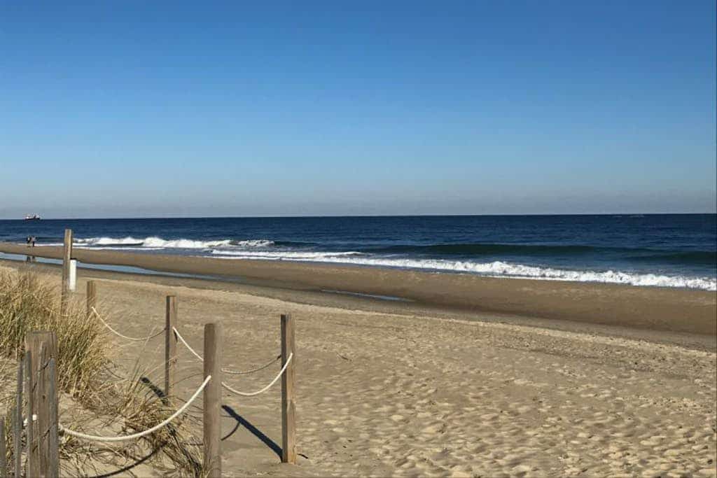 Waterfront townhome with dock access, deck, fast WiFi & washer/dryer