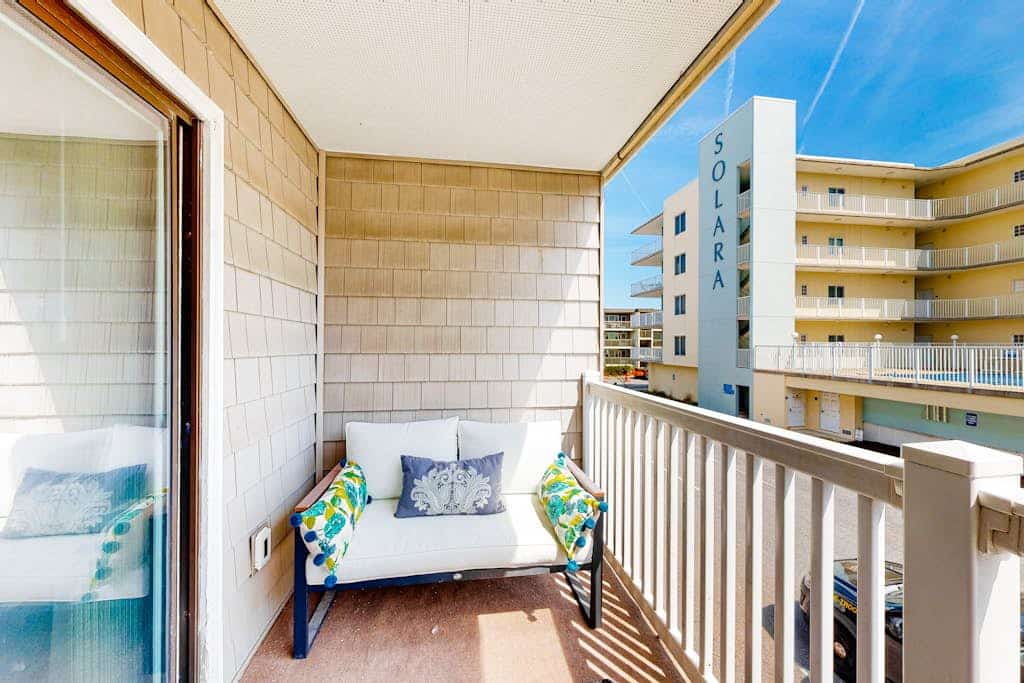 Charming condo with balcony, central AC, washer/dryer, beach chairs, & WiFi