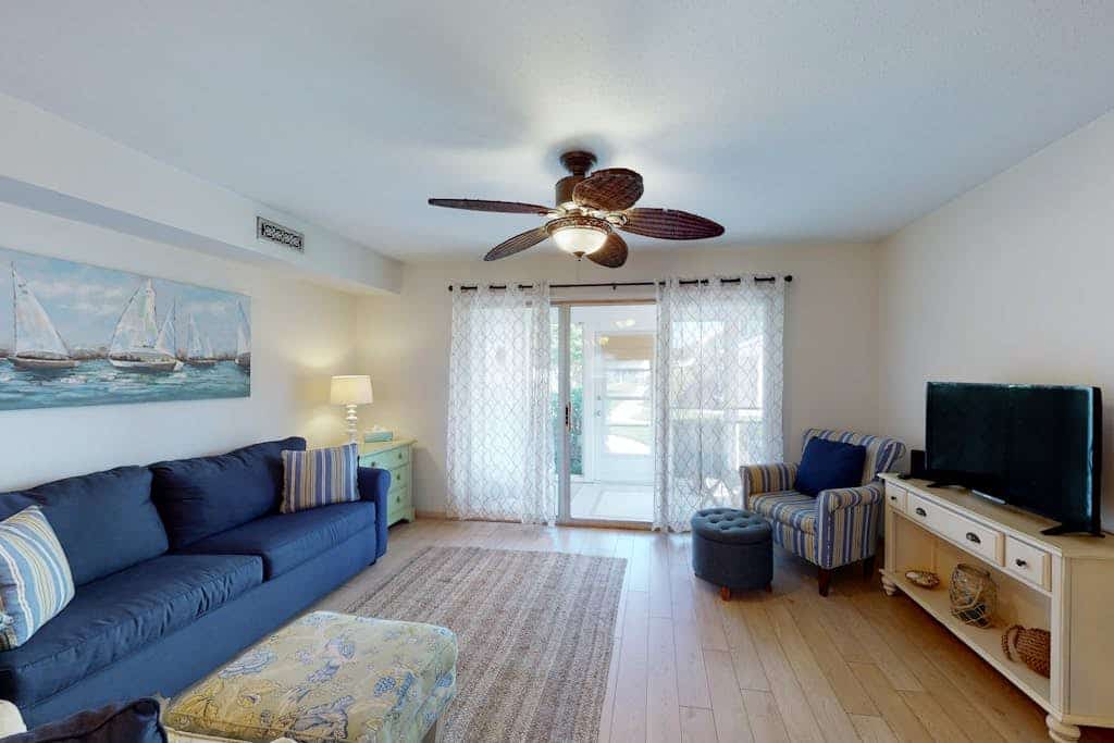 Townhome with central AC, washer/dryer, & pool access - close to beach