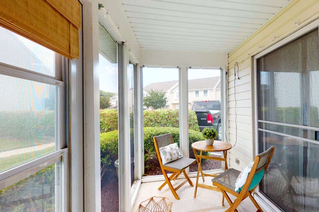 Townhome with central AC, washer/dryer, & pool access - close to beach
