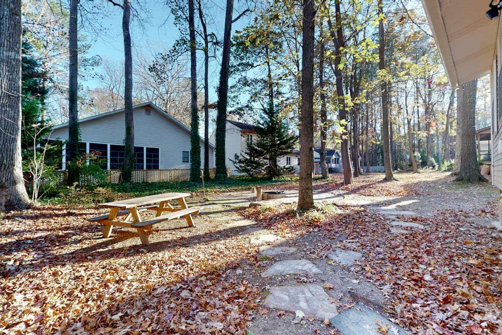 Contemporary, spacious home with firepit, washer/dryer, & central AC