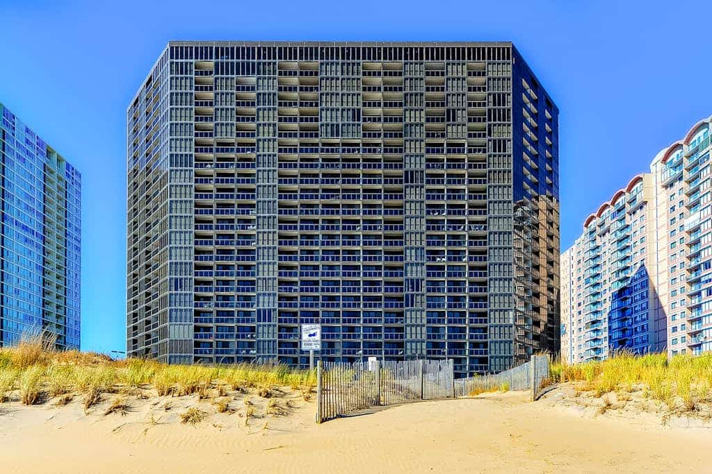 Oceanfront condo with a balcony, central AC, pools, game room & sports courts