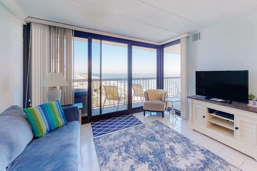 Amazing ocean-view condo with AC, pools, tennis, sauna & game room