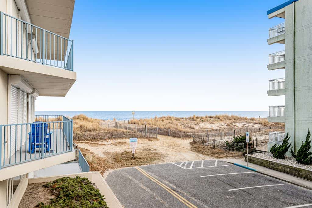 Ocean-View Condo - 100’ to Beach - Central AC, Private Washer/Dryer, Free WiFi