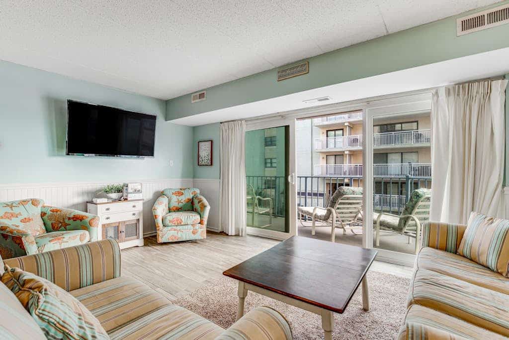 Ocean-View Condo - 100’ to Beach - Central AC, Private Washer/Dryer, Free WiFi