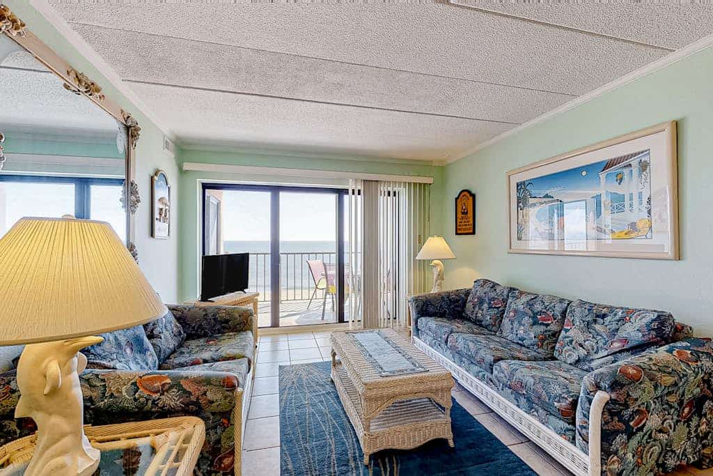 Sixth floor oceanfront condo with beach access