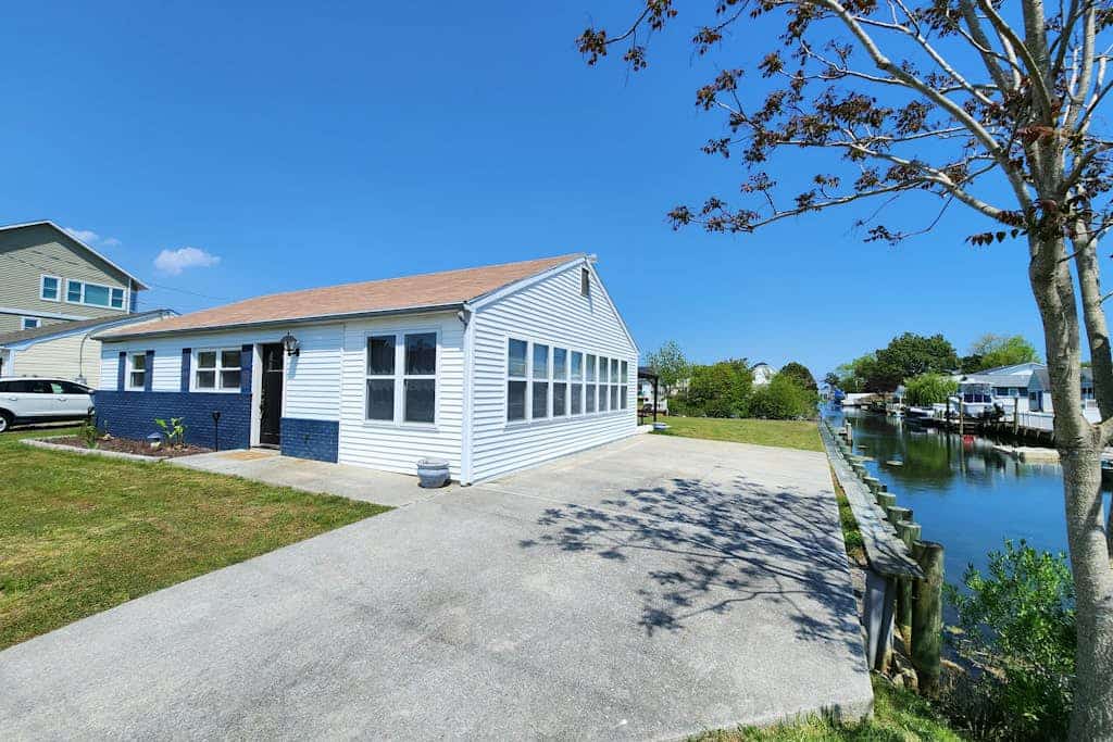Canal-front home with fast WiFi, central ac, and private dock