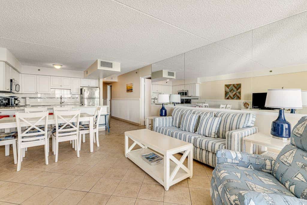 Beautiful beachfront condo with pools, ice rink, arcade, gym, & fast WiFi