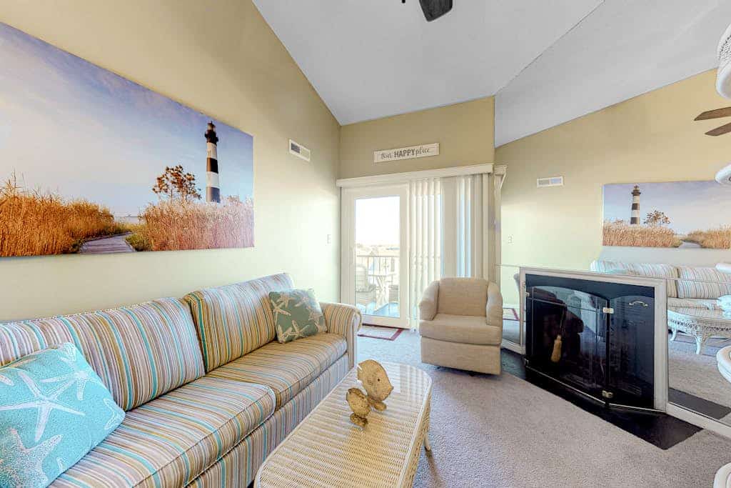 Fourth Floor Condo w/ Shared Pool, Bay View, Central AC, & Private Washer/Dryer
