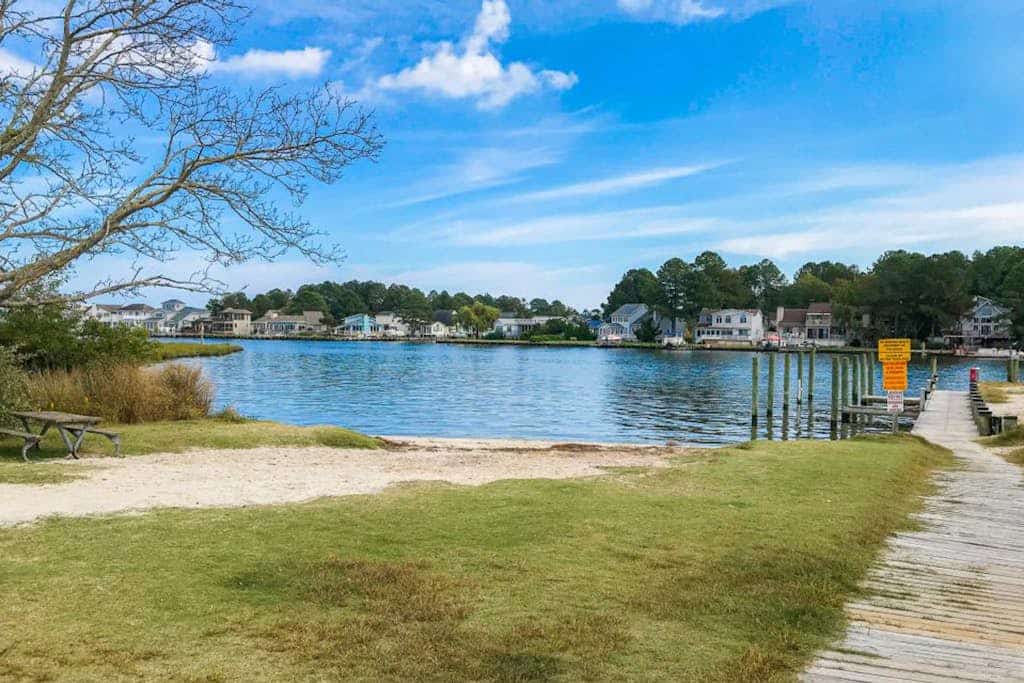 Quiet retreat with screened porch, large deck, and central AC