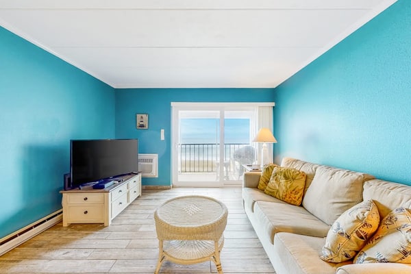 Oceanfront Condo with Beach Views, WiFi, Washer-Dryer, Parking & Walkable Locale