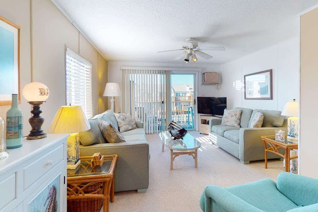 Waterfront Condo - Shared dock - Free WiFi, Partial AC, Washer/Dryer