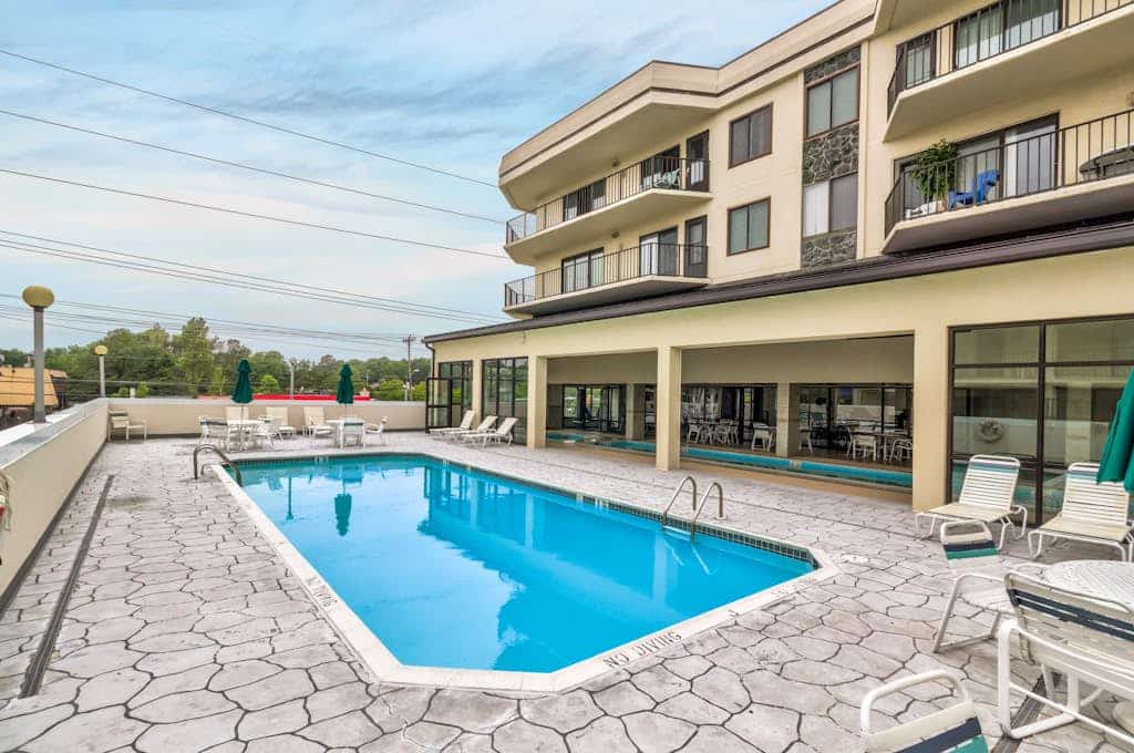 Newly remodeled Ocean Block retreat w/easy beach access & shared pools