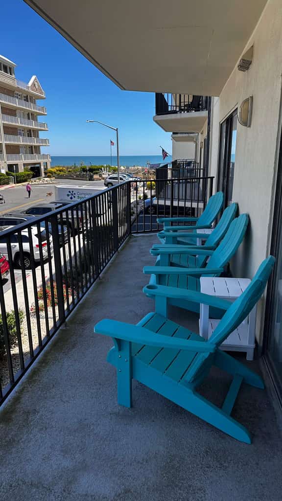 Newly remodeled Ocean Block retreat w/easy beach access & shared pools
