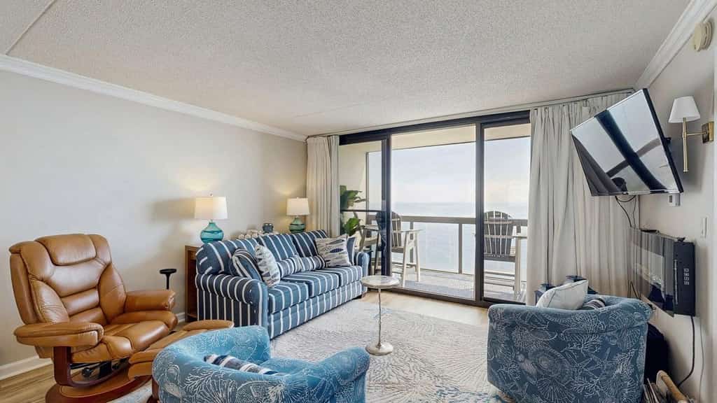 Beachfront condo with amazing ocean views, pool, tennis, sauna & AC