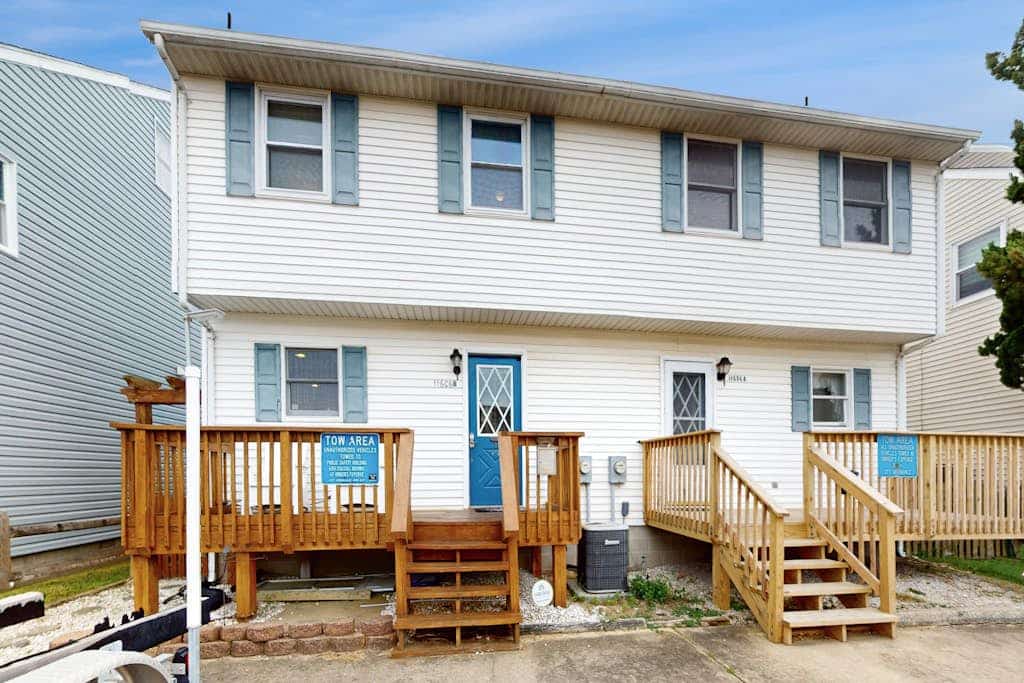 Waterfront townhouse w/drivate dock, bay views, outdoor shower