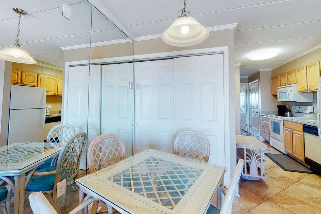 Oceanfront Condo with Balcony, Gorgeous Views, Washer/Dryer & Free WiFi