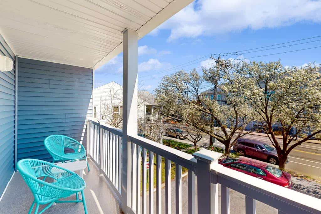 Downtown Perch W/ Free WiFi, Private Balcony/Patio, Easy Beach Access & More