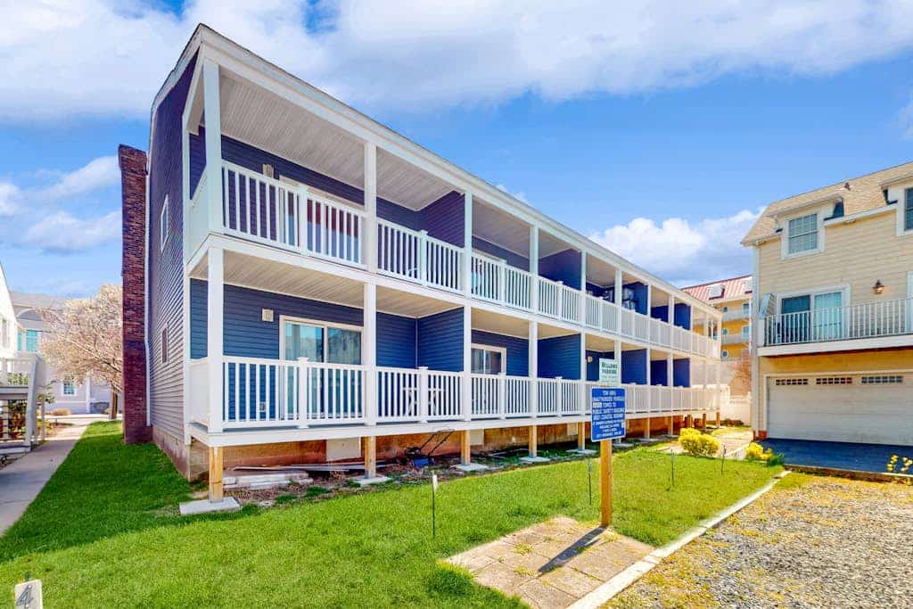 Downtown Perch W/ Free WiFi, Private Balcony/Patio, Easy Beach Access & More