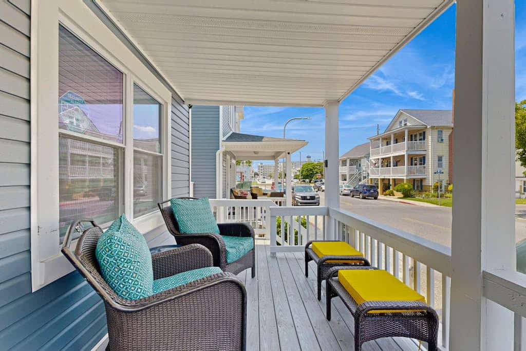 Sunlit Gem in Downtown w/ Patio, Shared Grill & Outdoor Shower - Steps to Beach