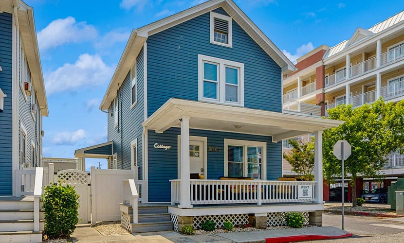 Walk Everywhere - Cute Coastal Cottage - Alfresco Dining, Outdoor Shower & Porch