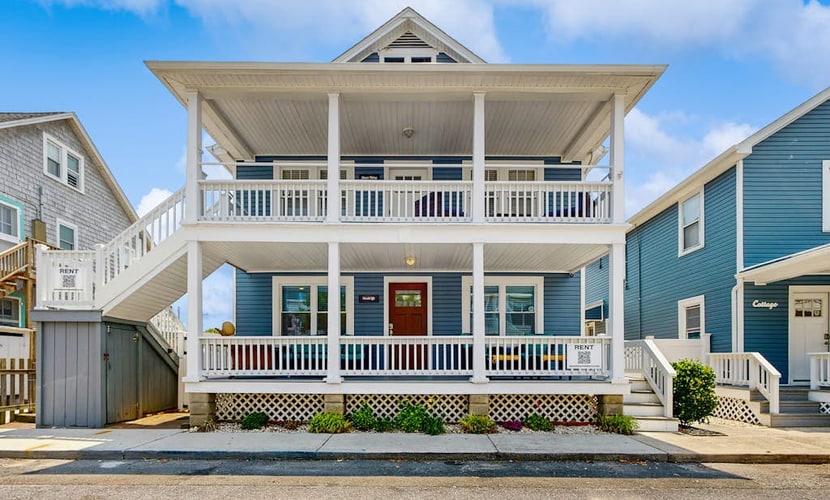 2nd-Floor Apartment w/Balcony, Partial AC, Shared Gas Grill, Washer/Dryer
