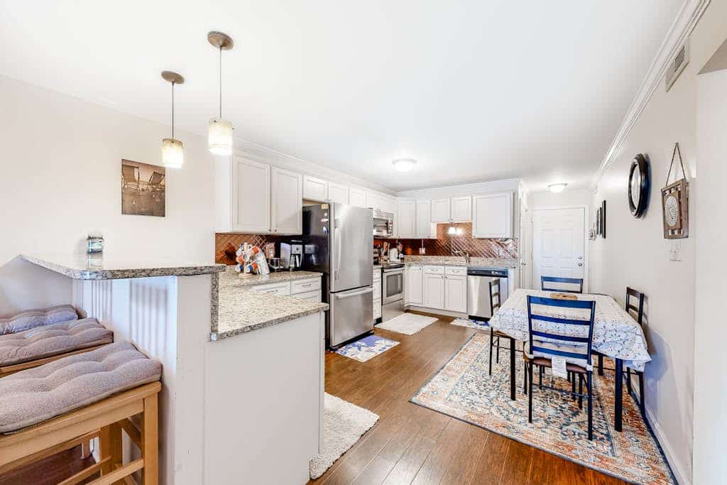 Bright & Airy Waterfront Townhome W/ Bay Views, Private Dock & Free WiFi