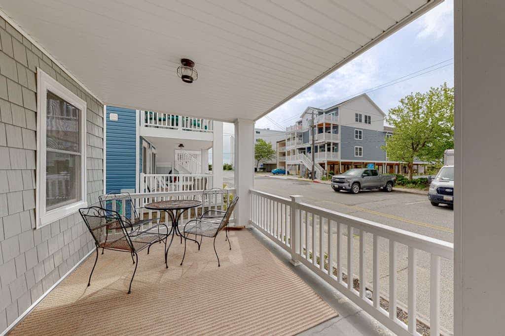 Newly remodeled, ocean block condo with balcony, central AC & W/D