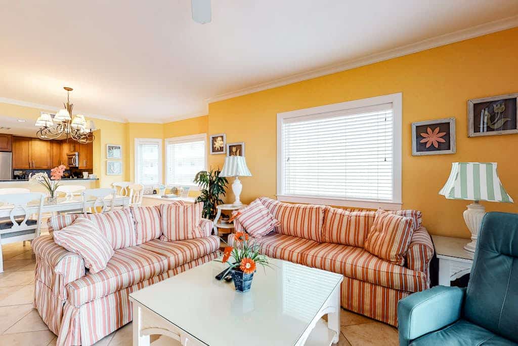 Spacious Oceanfront Condo with 2 Balconies, WiFi, Central AC & Shared Pool