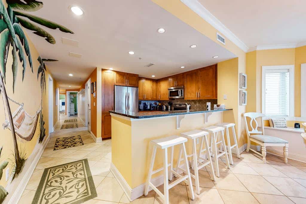 Spacious Oceanfront Condo with 2 Balconies, WiFi, Central AC & Shared Pool