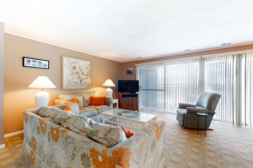 Enjoy a Bayfront Balcony, Amazing Views, WiFi, Central AC & Shared Outdoor Pool