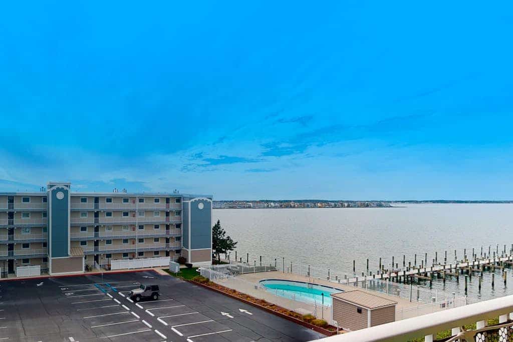 Bay View Condo with Balcony, AC, WiFi, Washer/Dryer & Community Pool
