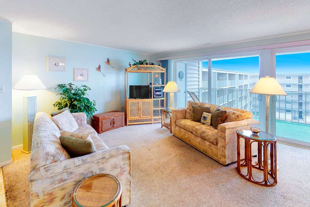 Bay View Condo with Balcony, AC, WiFi, Washer/Dryer & Community Pool