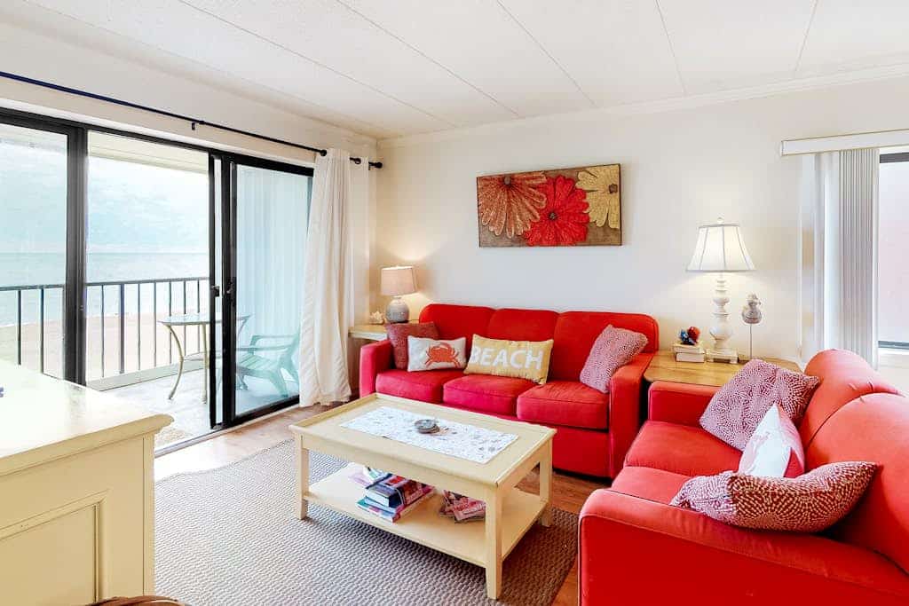 Oceanfront Condo w/ Balcony, Lovely View, AC, W/D & Shared Indoor/Outdoor Pools
