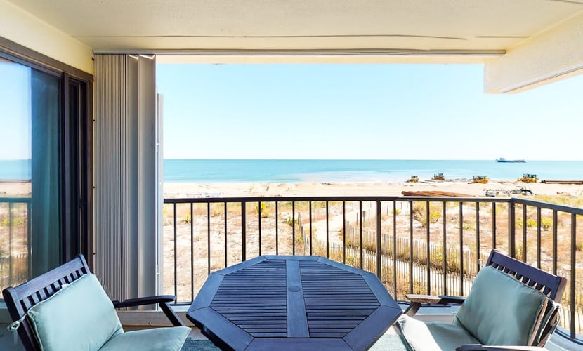 Oceanfront Condo w/ Balcony, Amazing View, AC & Shared Indoor/Outdoor Pools