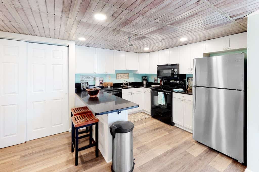 Oceanfront Condo w/ Balcony, Amazing View, AC & Shared Indoor/Outdoor Pools