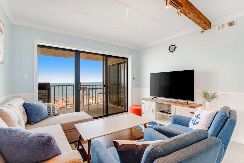 Newly renovated Oceanfront Condo w/ Ocean View, AC, Laundry & 2 Shared Pools