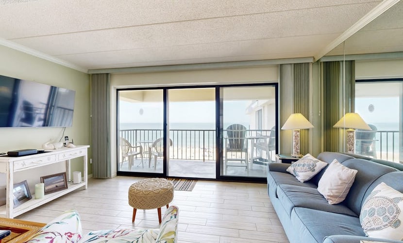 Ocean View Condo in an Oceanfront Building w/ AC, Balcony & 2 Shared Pools