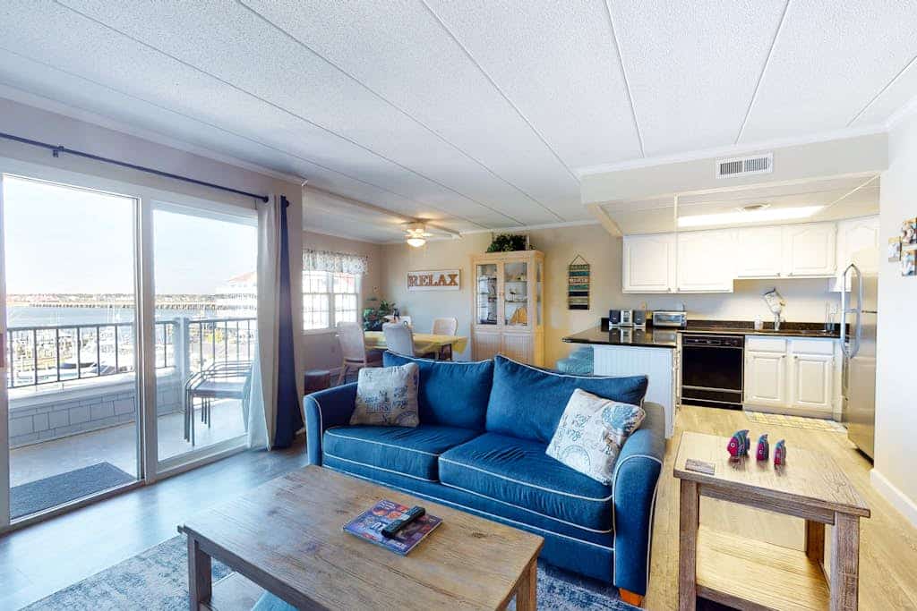 Charming bayfront condo in Old Town with balcony, WiFi, AC, & shared pool
